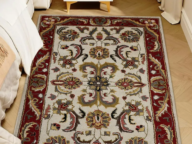 Détachage d'un tapis clair avant et après intervention à domicile